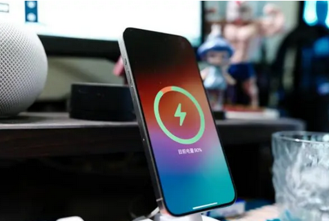永年苹果15换屏服务分享用什么充电器给iPhone15充电更好 